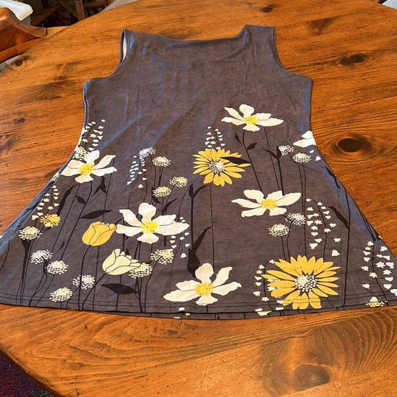 Lily Sleeveless Tunic Top Grey w/ Yellow Flowers Size Large - Picture 2 of 9